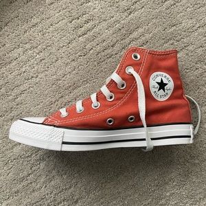 Women’s Converse in the color Fire Opal and size 5.5